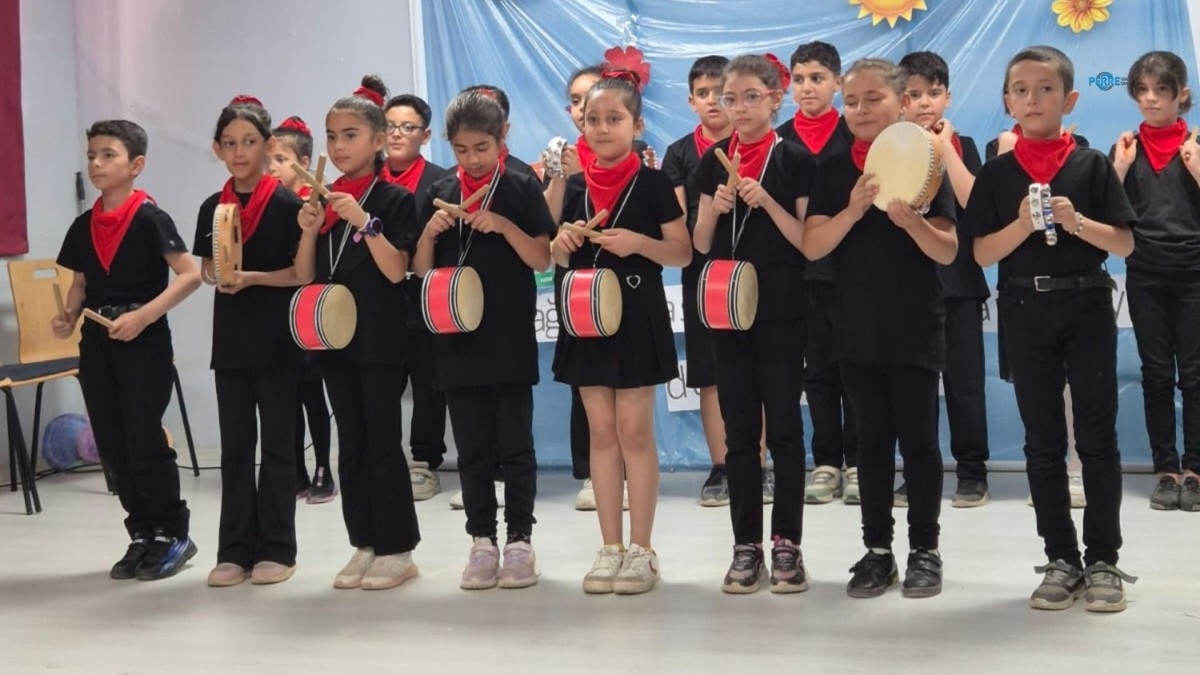 Sahne Miniklerin Alkışlar Büyüklerin Oldu  - Videolu Haber