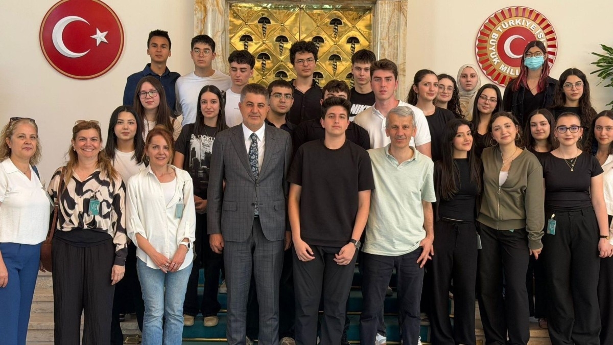 Karne Sevinci Yaşayan Öğrencilere İshak Şan'dan Kutlama Mesajı