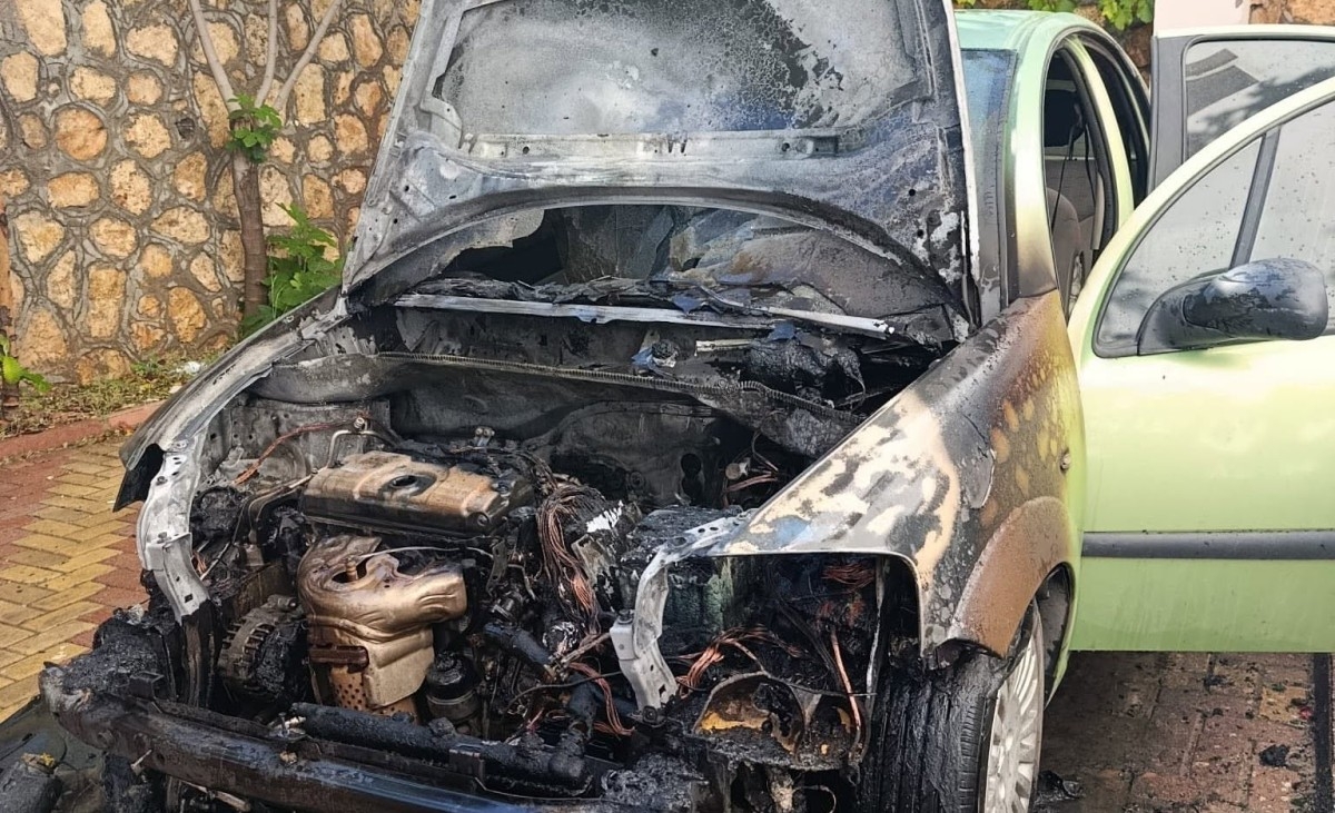 Alev Alan Otomobil Kullanılamaz Hale Geldi  - Videolu Haber