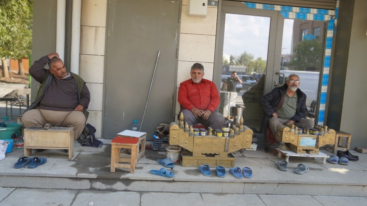 Adıyaman’da ayakkabı boyacıları Tutdere’den çalışma alanı istedi - Videolu Haber